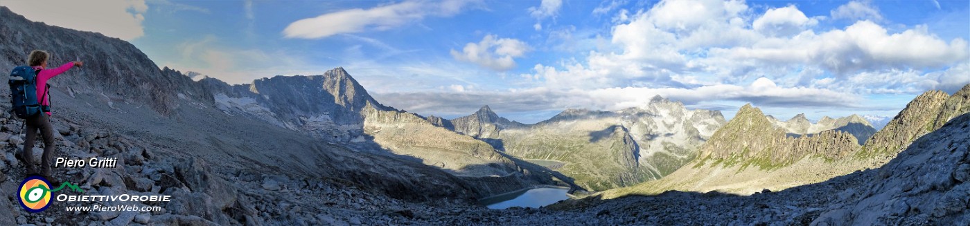 67 Panoramica sul Lago Venerocolo con Adamello, Cima Plem e Baitone.jpg